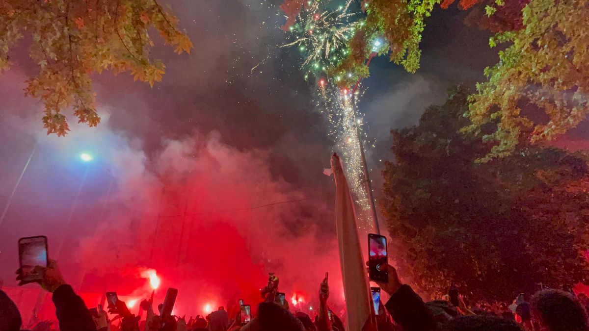 Dinamo petrece ca-n povești: imagini spectaculoase din noaptea promovării