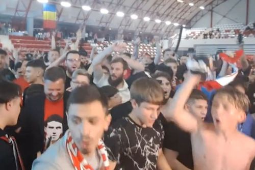 Foto: Fani Dinamo în sală
