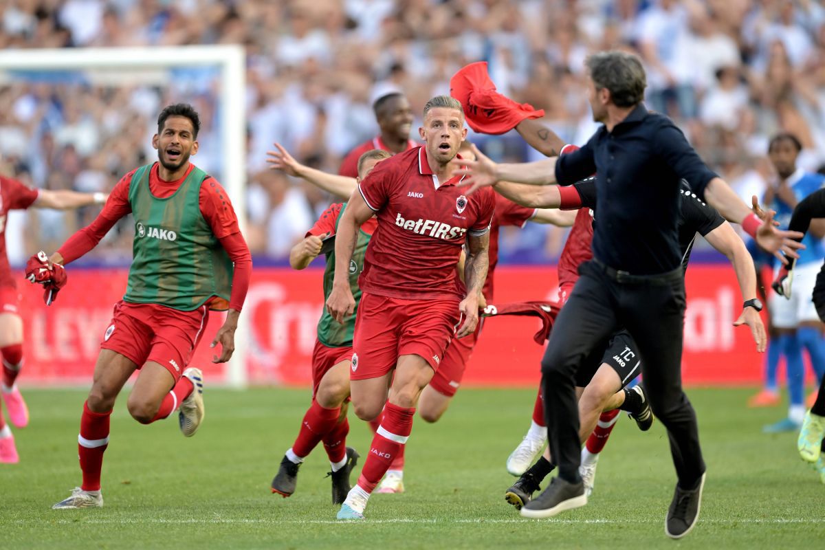 Ultimă etapă uluitoare în Belgia » Luptă în 3 pentru titlu, campioana schimbată de 5 ori în 90 de minute! Golul decisiv a venit în prelungiri