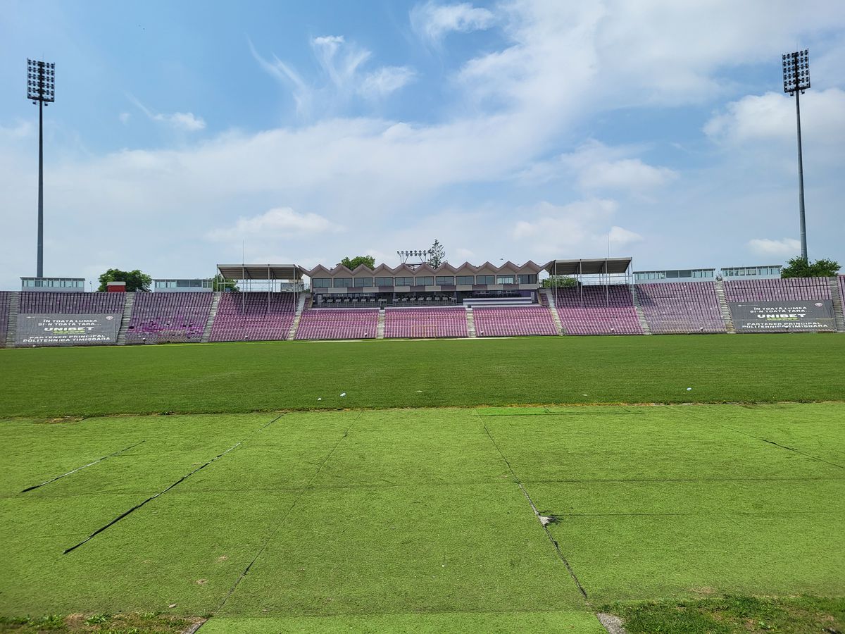 Stadionul „Dan Păltinișanu”, un monument al degradării