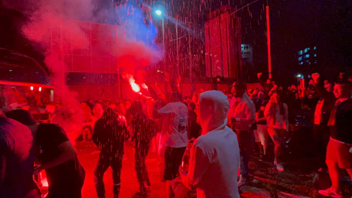 Dinamo petrece ca-n povești: imagini spectaculoase din noaptea promovării