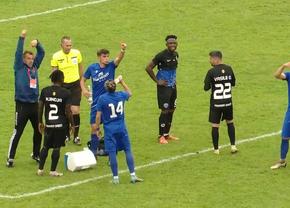 Cascadorii râsului la barajul pentru Liga 2 » Ionuț Coza a dictat un penalty scandalos + momente jenante cu medicul și jucătorul „accidentat”