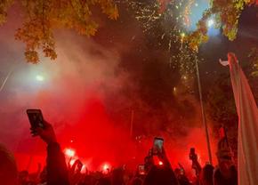 „Revelion” alb-roșu » Imagini de colecție: fanii lui Dinamo au însoțit autocarul până la București! Sărbătoare alături de jucători + cine a fost inamicul #1