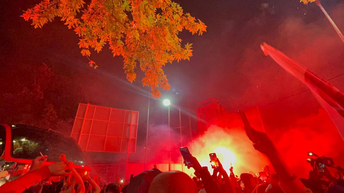 Dinamo petrece ca-n povești: imagini spectaculoase din noaptea promovării