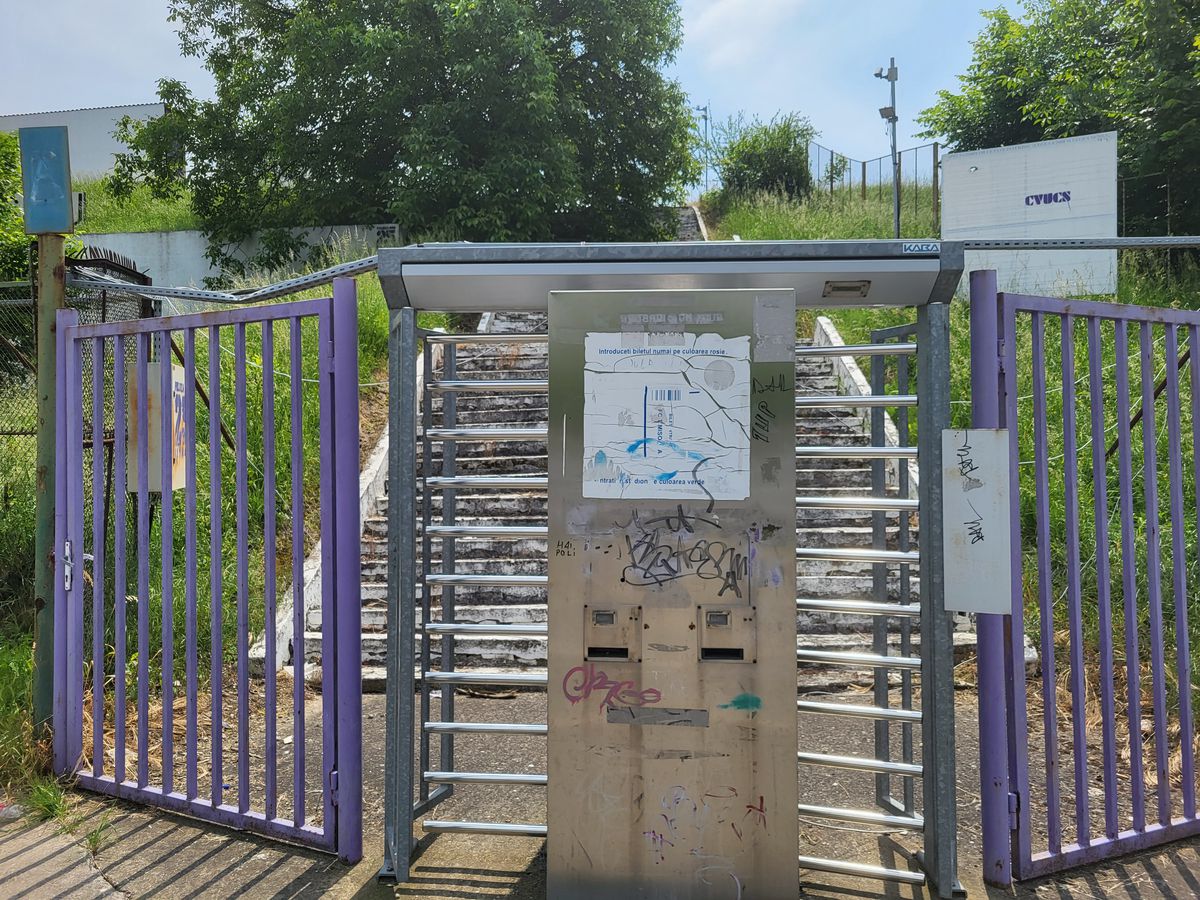 Imaginile rușinii! Așa a ajuns al 2-lea cel mai mare stadion din România