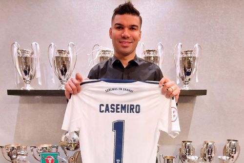 Casemiro, cu tricoul celor de la Marbella / Foto: 
Marbella FC (X)