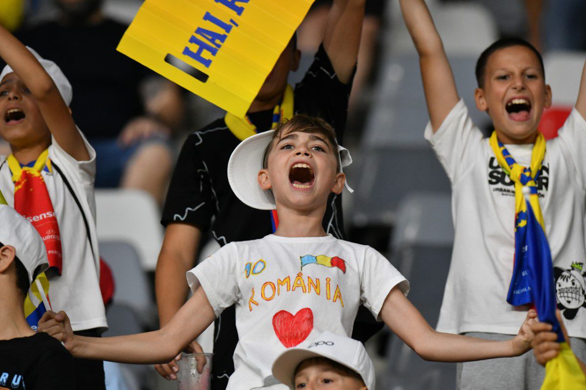 „Sunt șanse cu Ucraina?” » Mircea Lucescu s-a pronunțat la ieșirea din stadion: „Am 10 jucători acolo”
