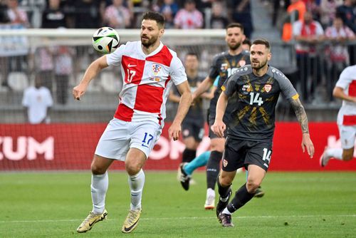 Darko Velkovski (dreapta), apărătorul lui Dinamo, foto: Imago Images