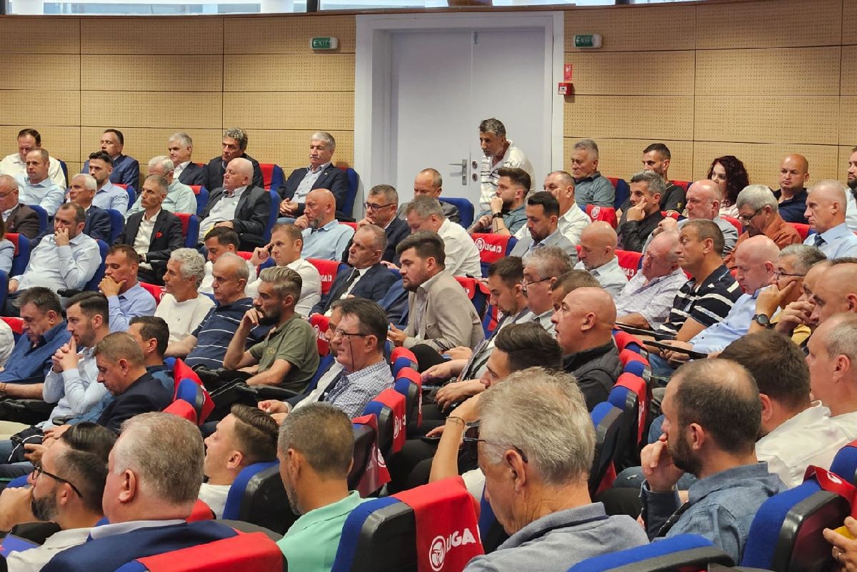 „Oamenilor, nu vă mai jucați cu legile!” » Tensiuni la Adunarea Generală, Federația contestată vocal: „Am ridicat problema și mi-au dezafiliat clubul”