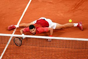 Novak Djokovic s-a retras de la Roland Garros! Verdict dur al medicilor, după RMN-ul efectuat azi: ruptură de menisc!