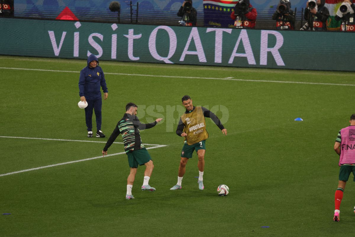 Cristiano Ronaldo asaltat de un suporter inainte de meci