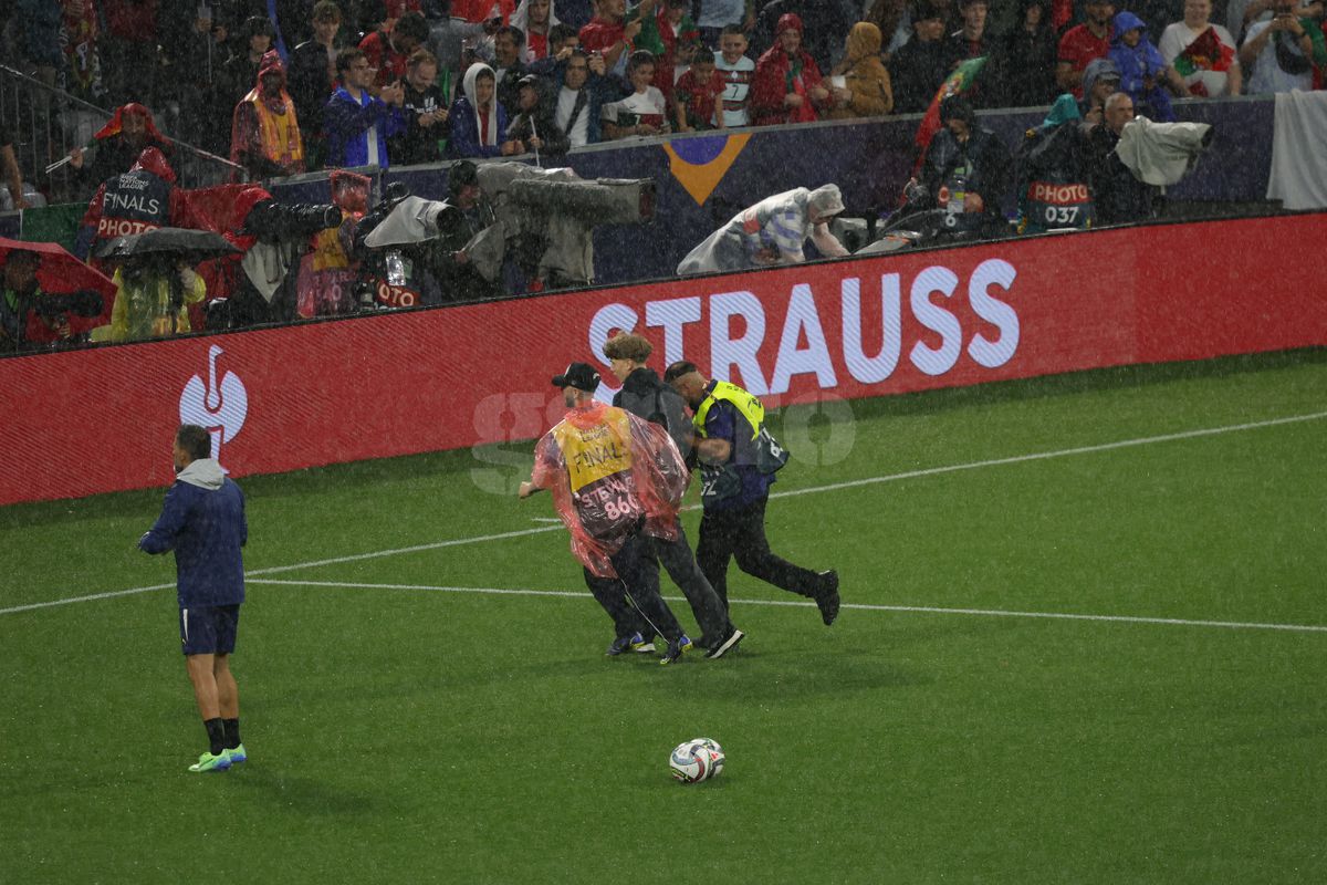 UEFA nu vrea să mai vadă astfel de momente, dar n-a putut fi evitat! Ce s-a întâmplat înainte de Germania - Portugalia