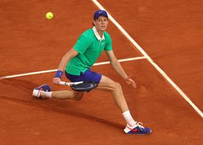 Liderul mondial Jannik Sinner, victorie fără emoții în sferturile de finală ale Roland Garros