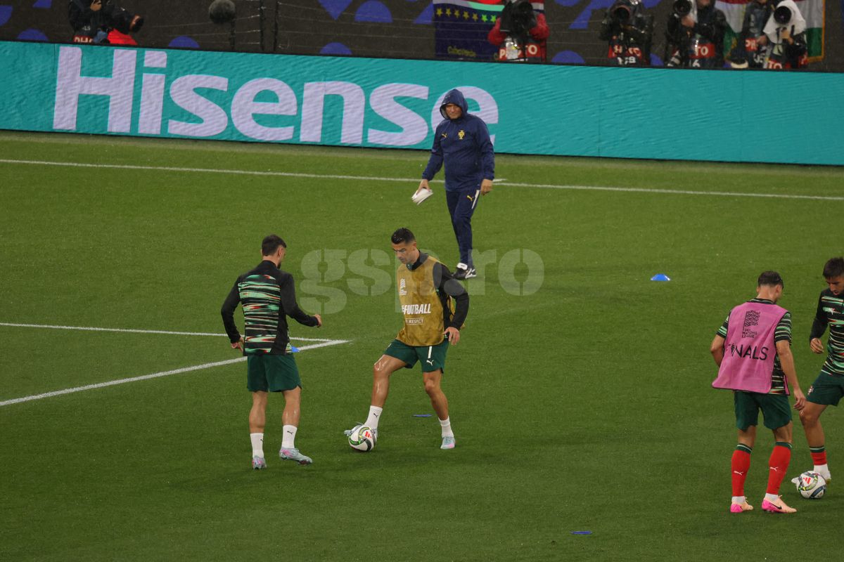 Cristiano Ronaldo asaltat de un suporter inainte de meci