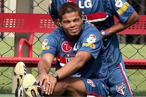 Mărturia fotbalistului ruinat de droguri » „Îmi cheltuiam toți banii și familia făcea foamea acasă. Pentru cocaină mi-am vândut ceea ce dorisem în carieră atât de mult!”