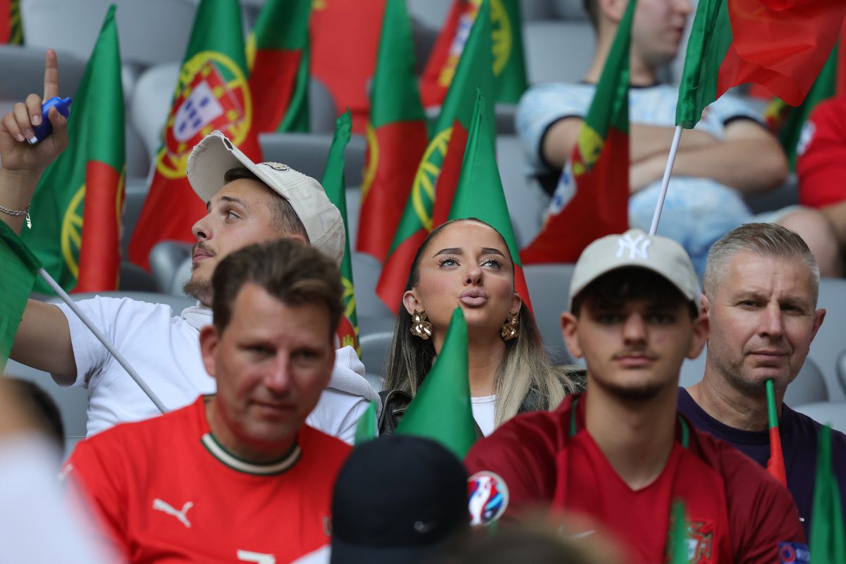 Cristiano a pus stăpânire pe München! Mii de tricouri ale Portugaliei, doar cu numele lui CR7