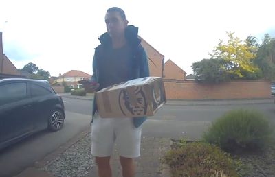 Incredibil! Arbitrul suspendat pentru consum de droguri a ajuns livrator: „Încerc doar să câștig un trai cinstit”