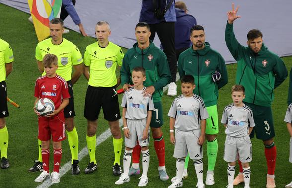 Cristiano a pus stăpânire pe München! Mii de tricouri ale Portugaliei, doar cu numele lui CR7