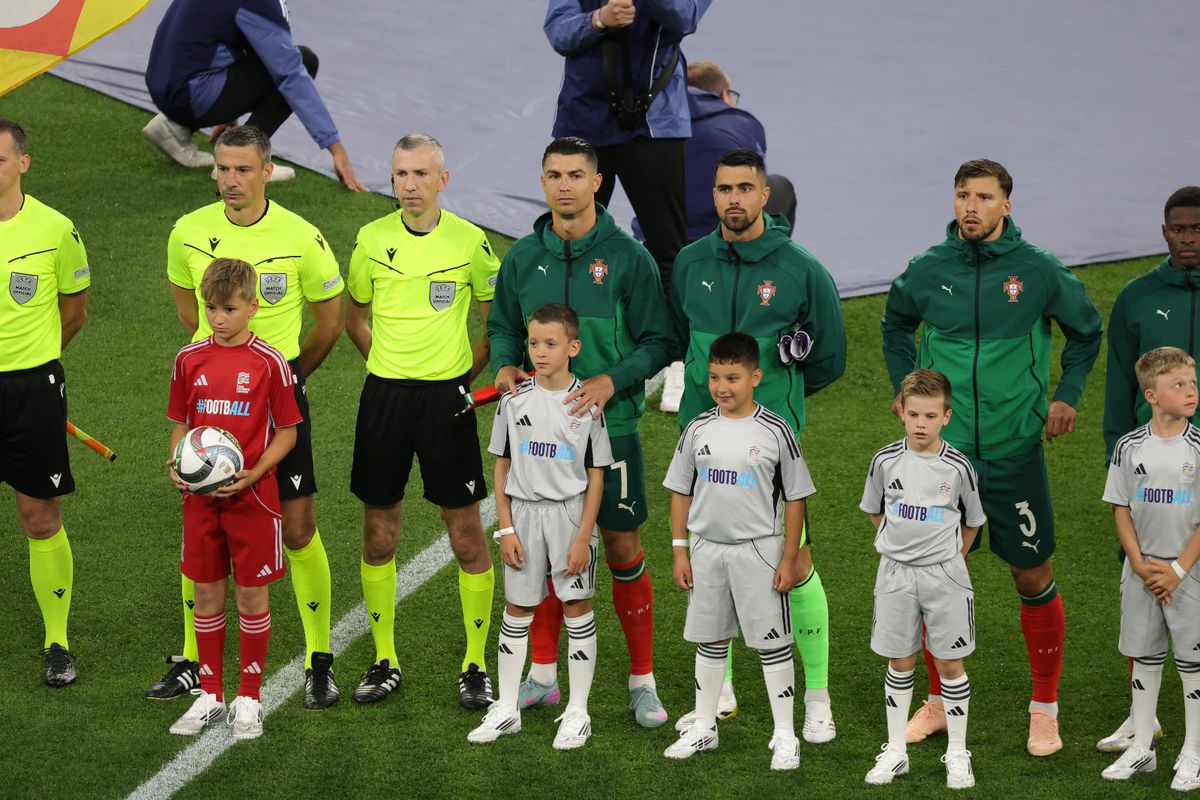 Cristiano a pus stăpânire pe München! Mii de tricouri ale Portugaliei, doar cu numele lui CR7