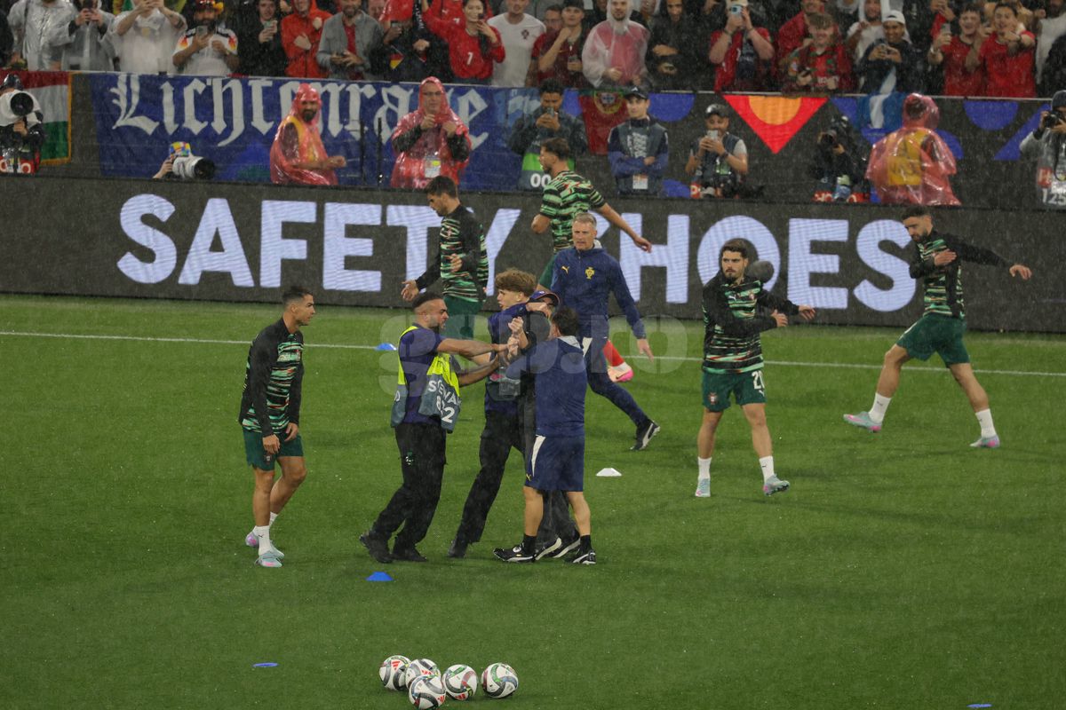 Cristiano Ronaldo asaltat de un suporter inainte de meci