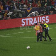 Oamenii de ordine au avut serios de furcă cu fanii care își doreau o poză cu Cristiano Ronaldo. Foto: Ionuț Iordache (GSP.RO)