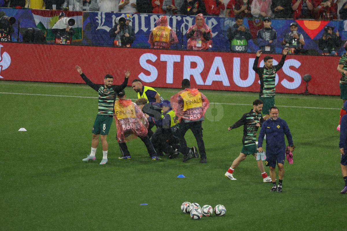 UEFA nu vrea să mai vadă astfel de momente, dar n-a putut fi evitat! Ce s-a întâmplat înainte de Germania - Portugalia