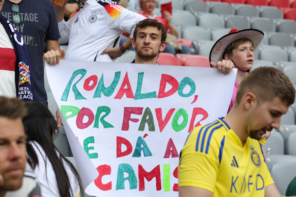 Cristiano a pus stăpânire pe München! Mii de tricouri ale Portugaliei, doar cu numele lui CR7