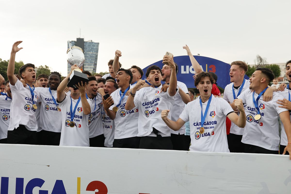 CS Dinamo a promovat în Liga 2 » Vom avea din nou dueluri Dinamo - Steaua!