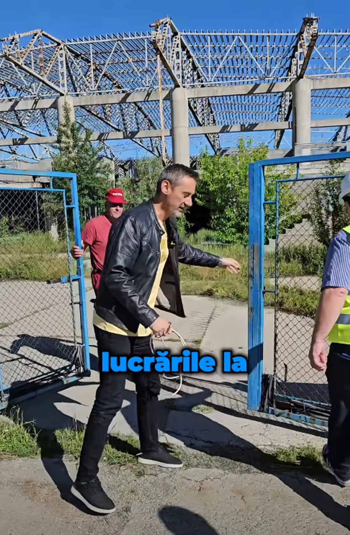 După 14 ani de abandon, lucrările sunt reluate printre buruieni! În ce stadiu e polivalenta de 22 milioane de euro