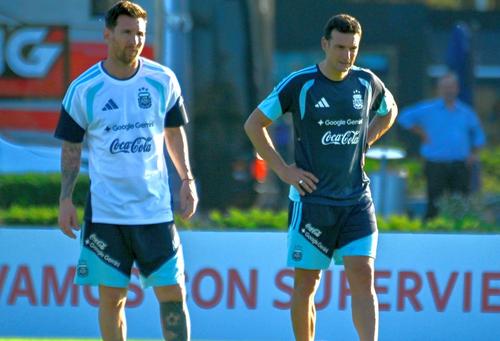 Lionel Scaloni recunoaște înainte de Mondial: „Messi? E inutil să spun că eu decid, îl voi întreba mereu” // foto: Imago
