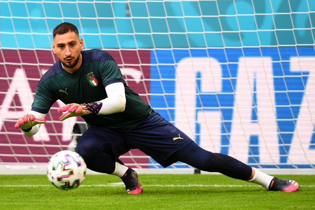 Mănuși speciale purtate de Donnarumma în victoria Italiei cu Belgia
