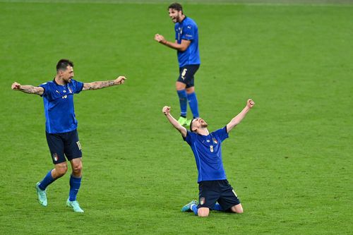 Gazzetta dello Sport, prestigioasa publicație din Italia, lansează un scenariu total surprinzător: Jorginho (29 de ani), mijlocașul Italiei și al lui Chelsea, ar putea câștiga Balonul de Aur în acest an!