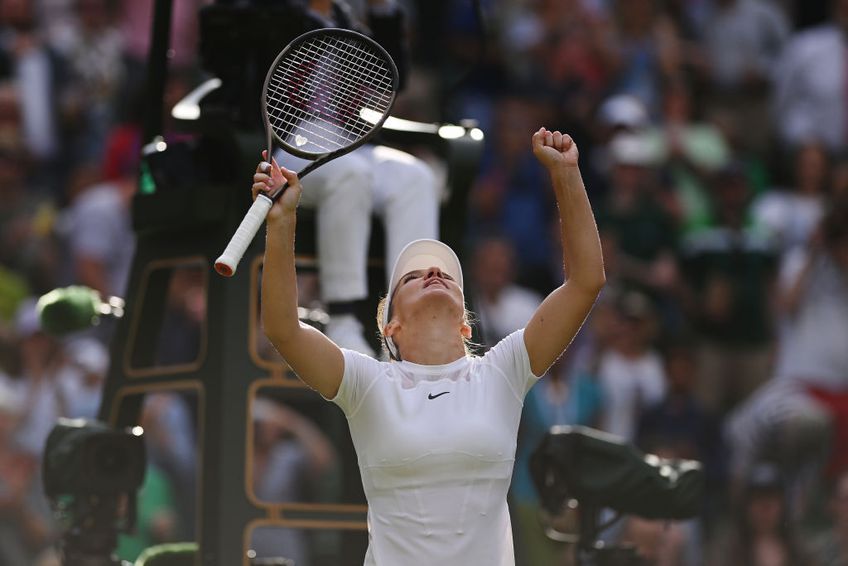 Simona Halep (30 de ani, locul 18 WTA) a învins-o pe iberica Paula Badosa (24 de ani, 4 WTA), scor 6-1, 6-2, și s-a calificat în sferturile de finală de la Wimbledon 2022.