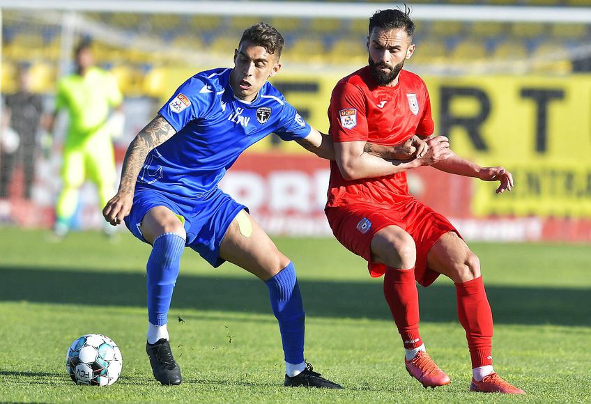 Valmir Berisha, în roșu // foto: Imago Images