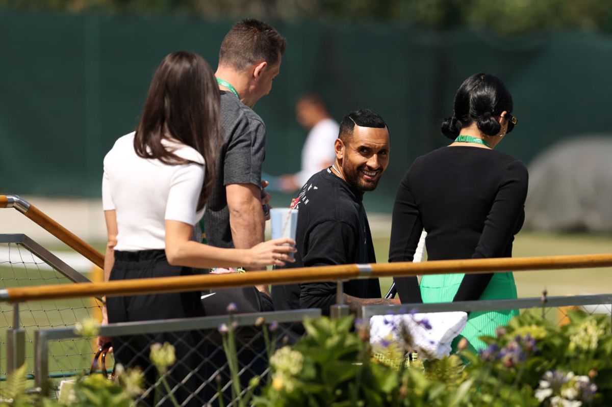 Lui Kyrgios nu-i pasă de nimic! Cum și cu cine a fost surprins înaintea optimii de finală de la Wimbledon