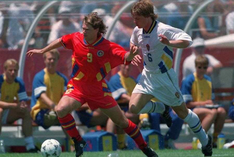Florin Răducioiu a fost cel mai bun jucător român în meciul cu Suedia Episodul 7: La CM 1994, România avea un singur fotbalist care venea de la un club stelar: Răducioiu