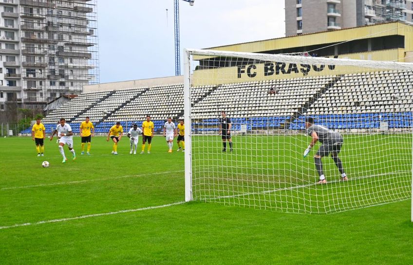 CFR Cluj dispută în această după-amiază, în cadrul cantonamentului din Poiana Brașov, un test de verificare în compania lui FC Brașov, echipa antrenată de Dan Alexa care și-a depus deja candidatura la promovarea în prima ligă.