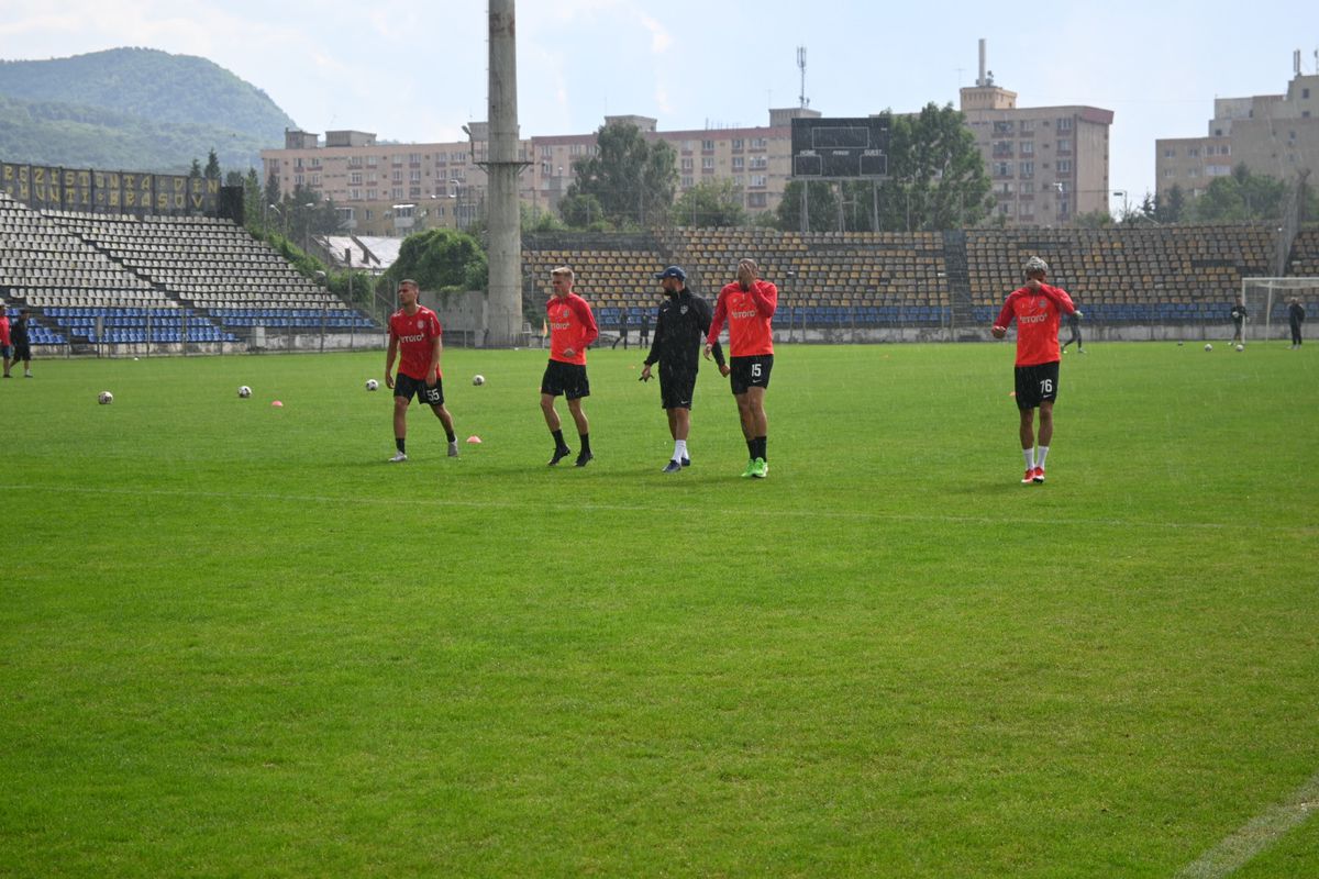 CFR Cluj, transfer-surpriză! A semnat cu un internațional român: jucătorul a fost deja prezentat