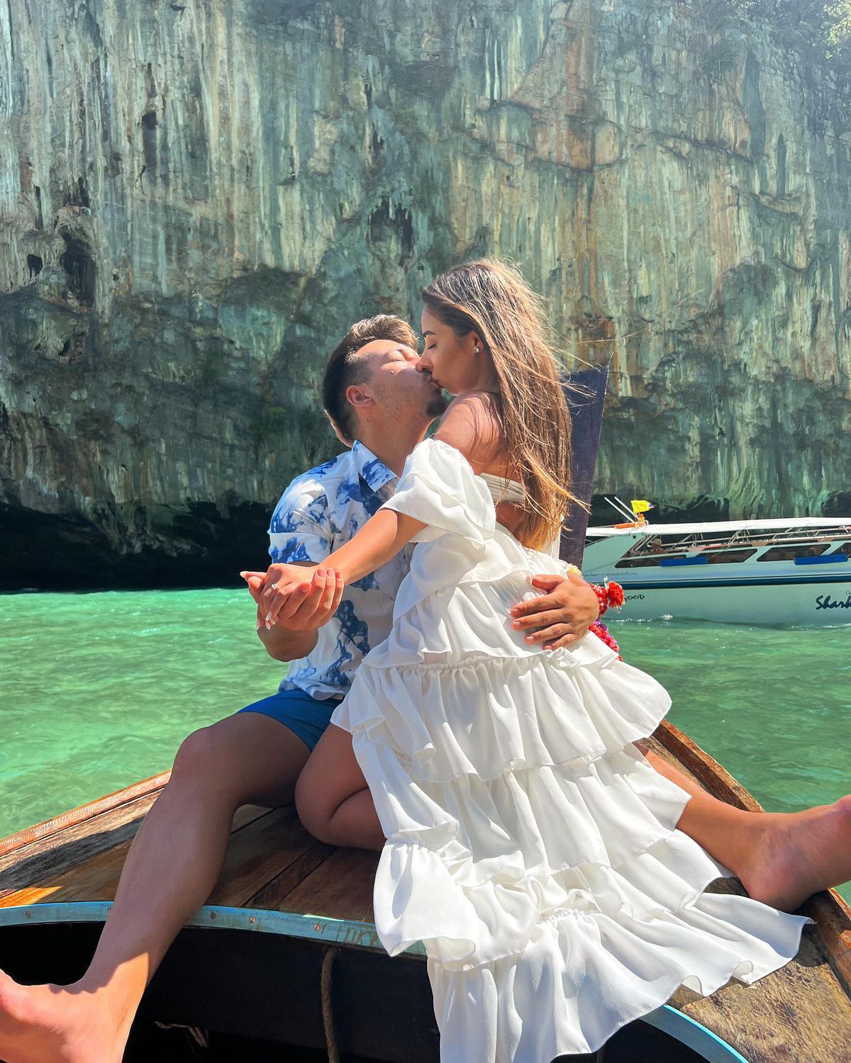 WAGs pe Ghencea » Show în tribună: cum s-au pozat „rivalele” la meciul Stelei