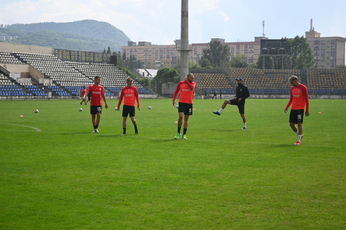 FOTO Mogoș la încălzire la amicalul CFR Cluj - FC Brașov