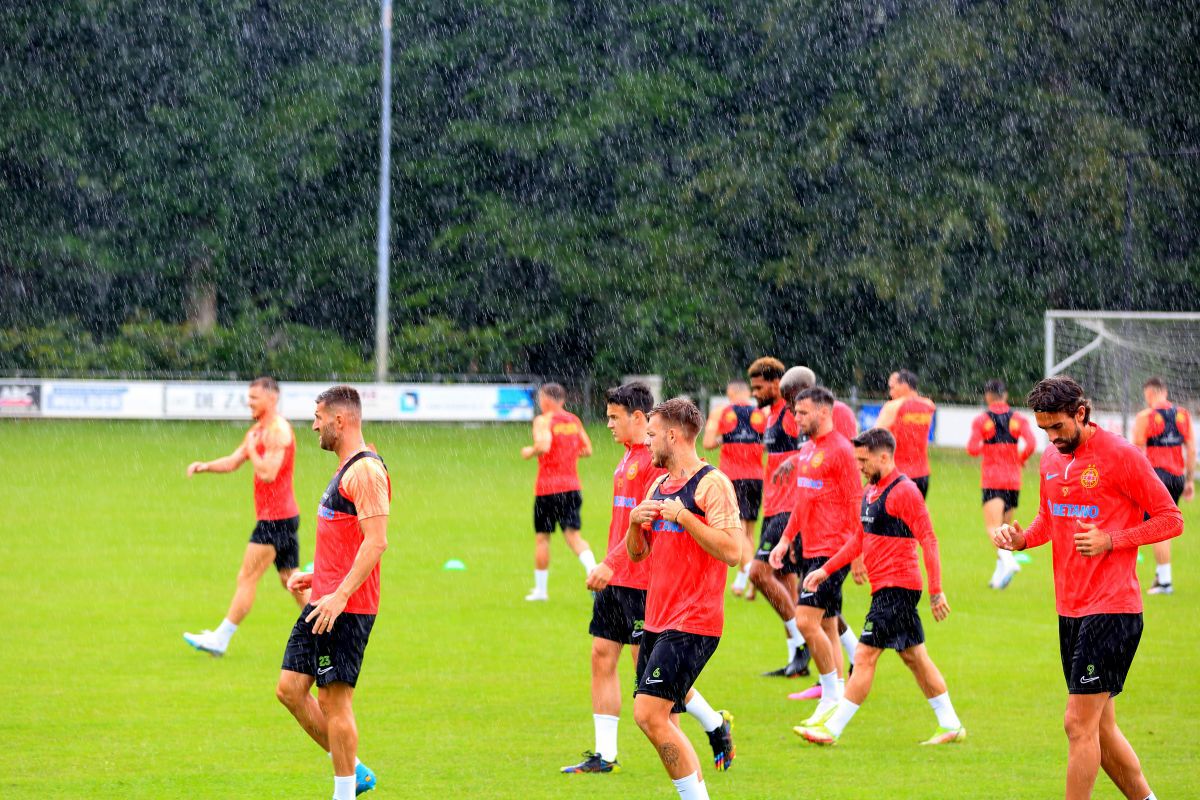 Ploaia i-a aprins pe toți! Ambiții mari la antrenamentul lui FCSB: „Cam tensionat azi”
