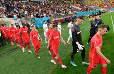 Gigi Becali a refuzat 3 milioane pentru un titular de la FCSB: „Vreau 10! Zici că e Dan Grecu. Face șpagatul la 180 de grade. Parcă e maimuță”