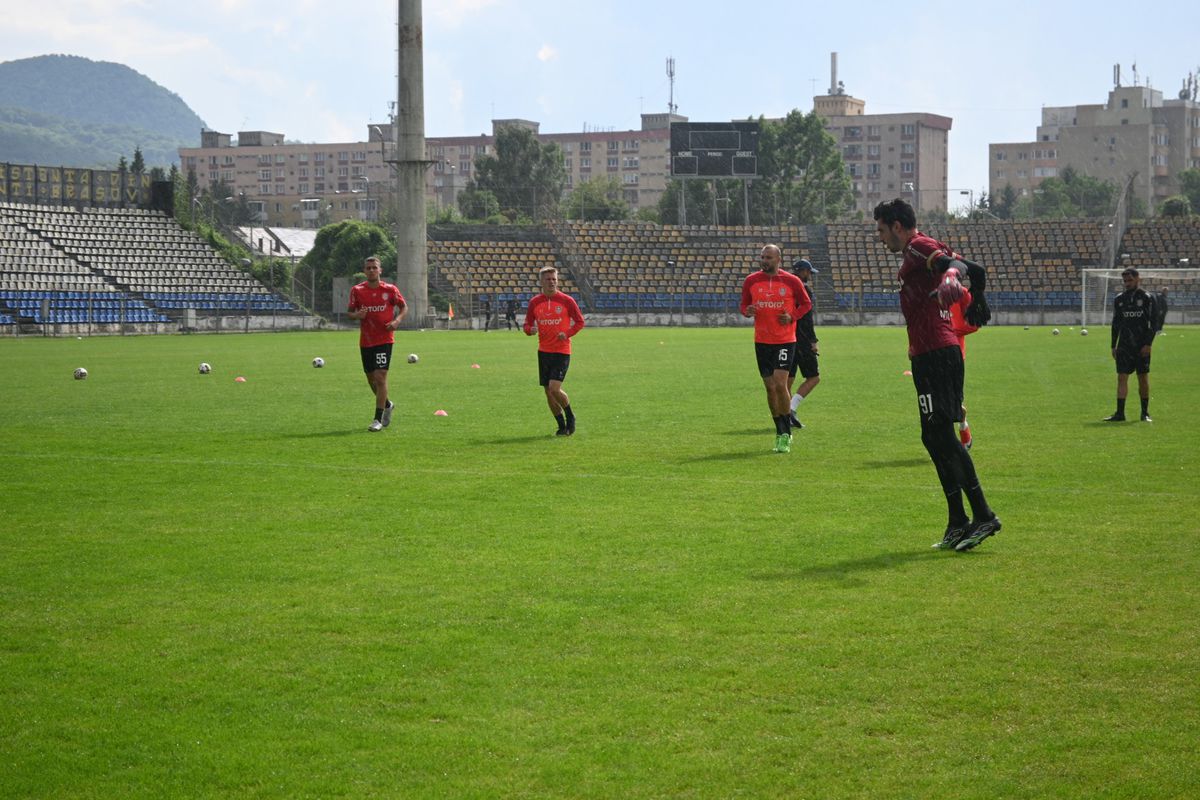 FOTO Mogoș la încălzire la amicalul CFR Cluj - FC Brașov