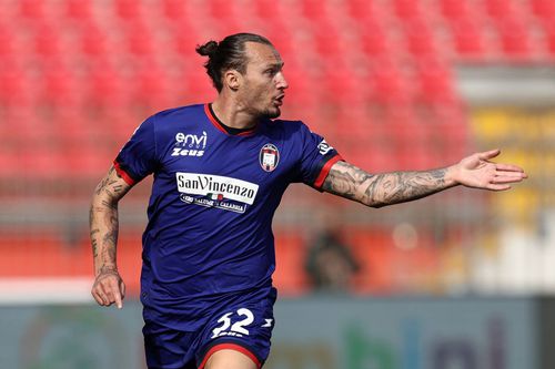 Vasile Mogoș, în tricoul lui FC Crotone Foto: Imago