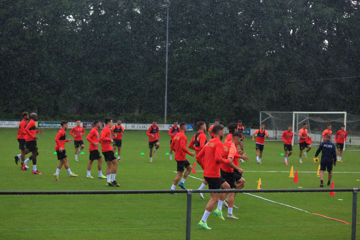 FOTO Antrenament FCSB pe ploaie 04.07.2023