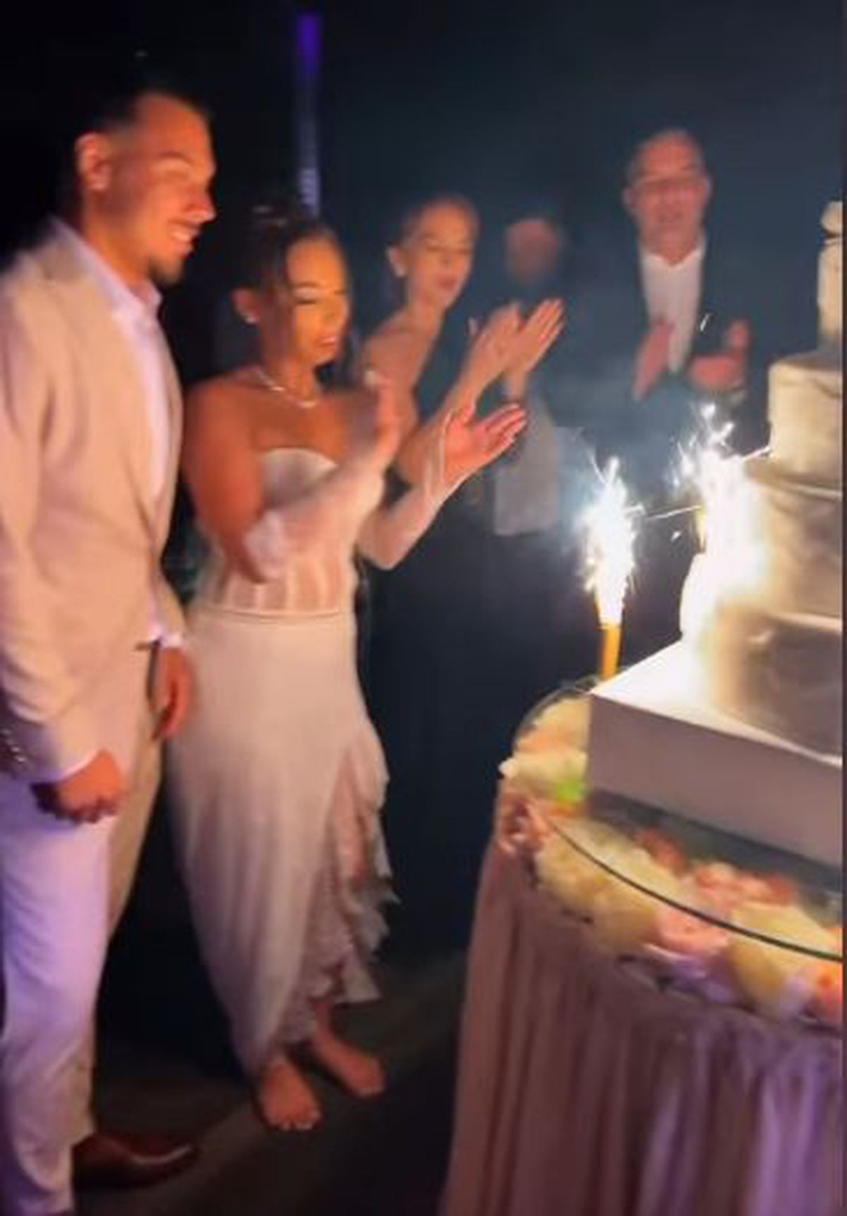 FOTO Iubita lui Florinel Coman are concurență mare de la rivala Dinamo » Atacantul „câinilor” a fost cucerit de o brunetă voluptuoasă