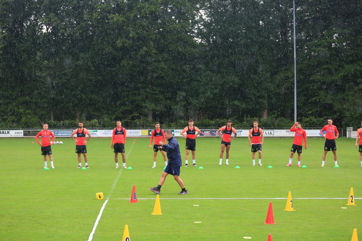 Ploaia i-a aprins pe toți! Ambiții mari la antrenamentul lui FCSB: „Cam tensionat azi”