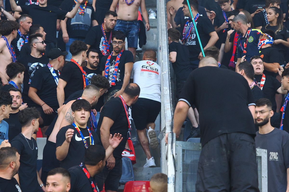 Peluza Sud și Peluza Nord, pentru prima dată față în față în Ghencea! Duel încins la Supercupa României » Mesajele afișate