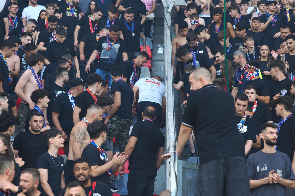 Momente violente în Ghencea! Ultrașii Stelei s-au încăierat cu jandarmii: de unde a pornit totul