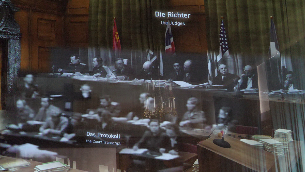 GSP a vizitat Sala 600, în care a avut loc celebrul proces de la Nürnberg! » Tehnologia modernă care zguduie privitorii: „hologramele” lui Goering sau Ribbentrop, mulate pe scaunele goale